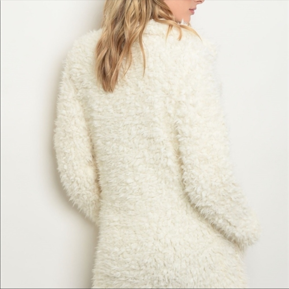 Trendy Faux Fur Teddy Bear Jacket 🎀 HOST PICK🎀 - Picture 3 of 3